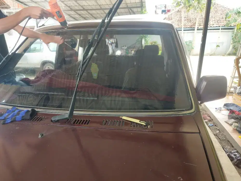 kaca film mobil hitam dan silver penolak panas