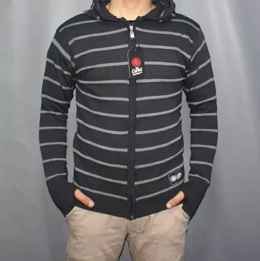 * JAKET RAJUT *