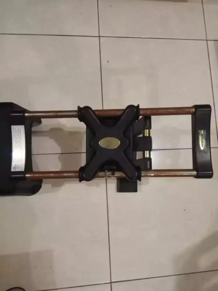 Gantungan merk Krisbow TV 50 inch