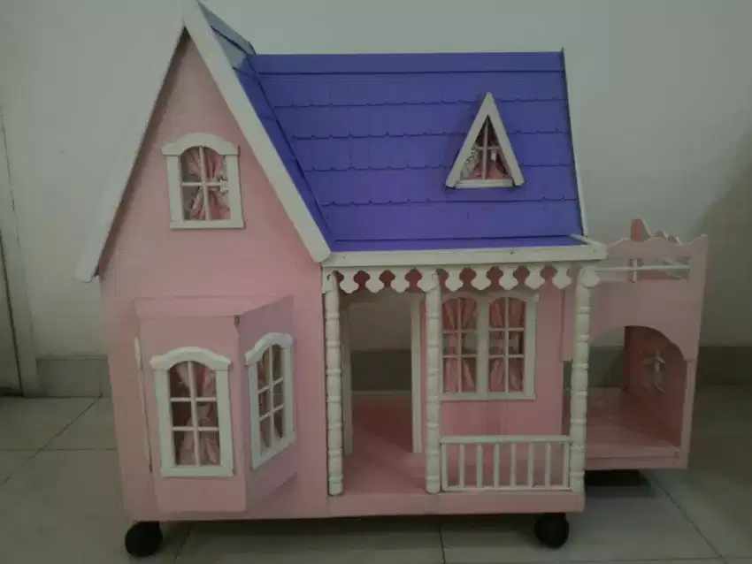 Rumah boneka kayu