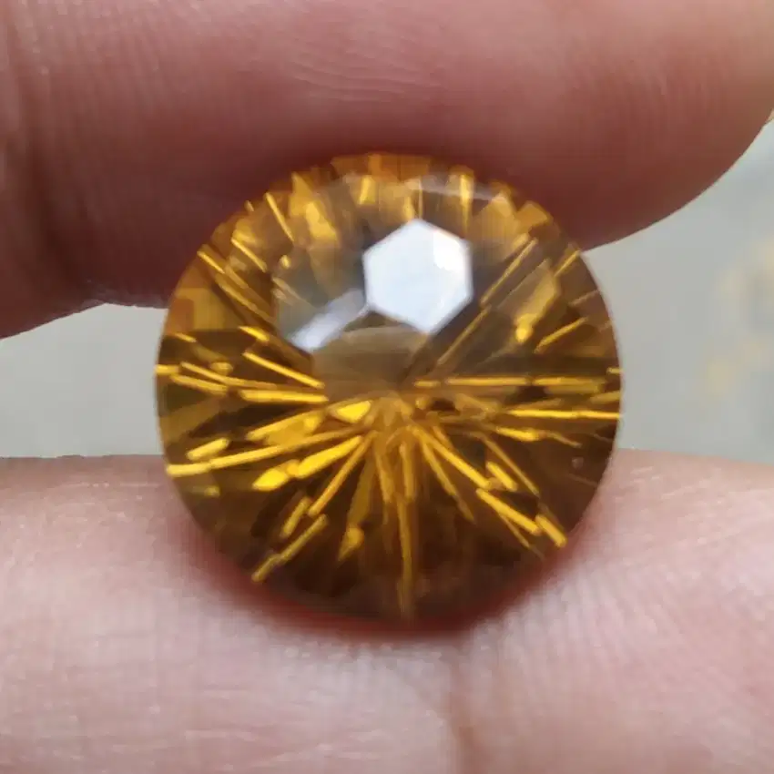 Natural Golden Citrine Quartz Round Shape Fancy Cut plus Sertifikat