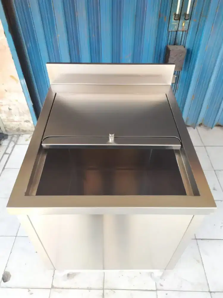 Box ice bin stainless