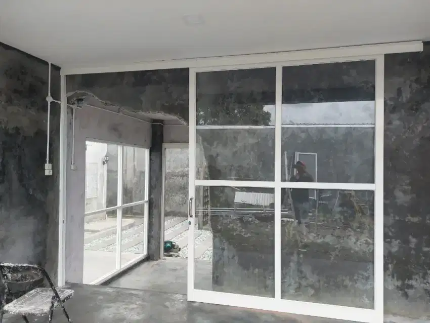Partisi pintu kaca geser slide sliding swing tempered kusen aluminium