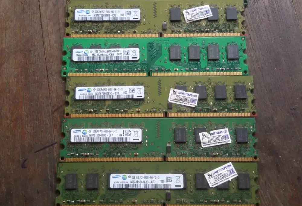ram ddr2 2GB pc 6400 kondisi baik sekali dan 2GB DDR3