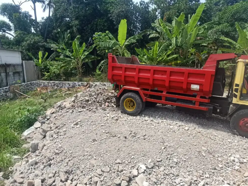 Tanah Merah campur pengurugan urug buang puing sampah gali taman