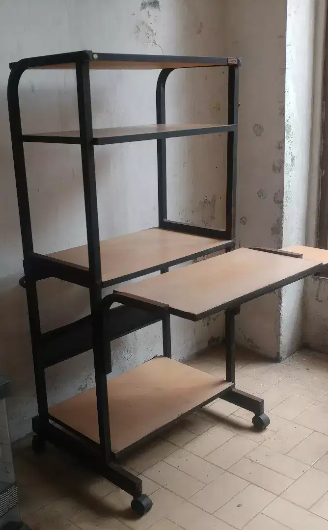 Meja besi lipat tingkat bisa lepas meja komputer. murah