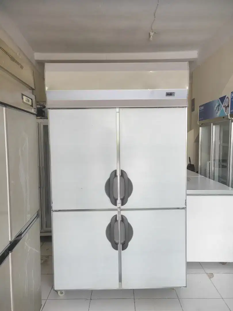 UPRIGHT CHILLER 4 DOOR SECOND/ BEKAS