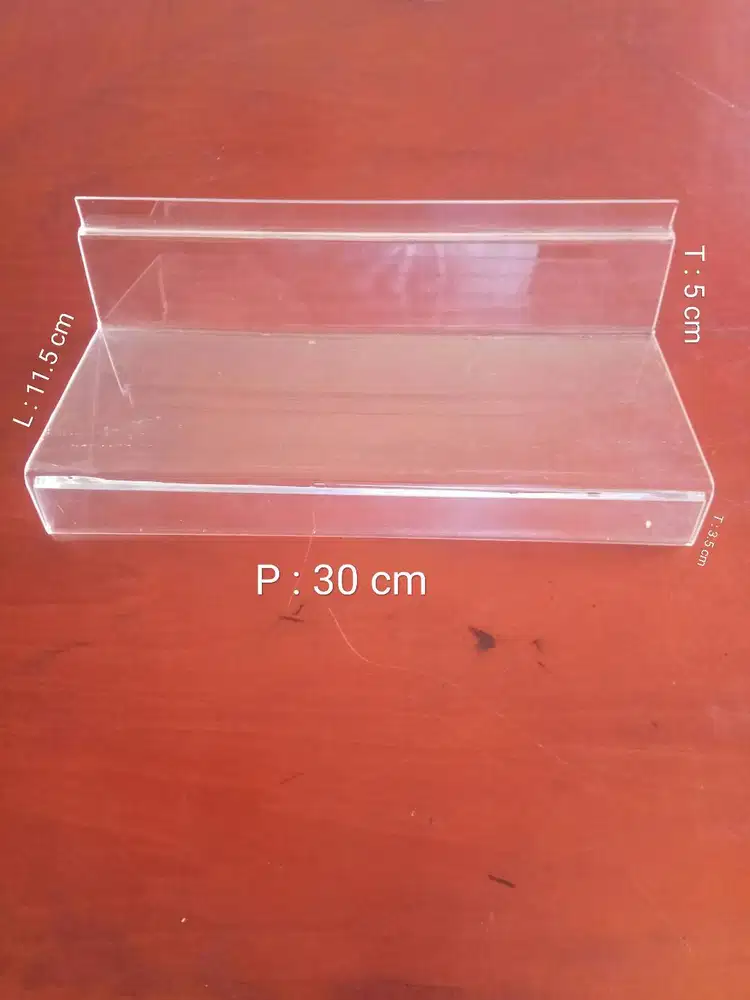 DISPLAY / TATAKAN SEPATU