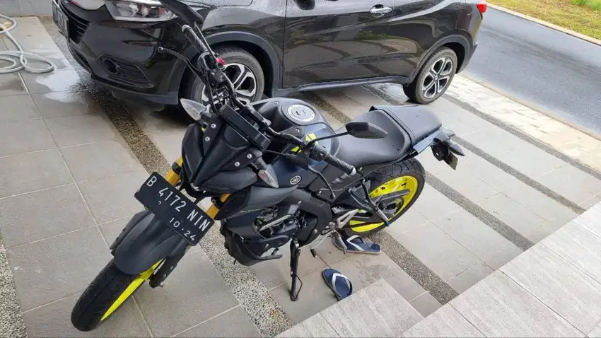 BU !! DIJUAL MURAH YAMAHA MT15 MULUS LOW KM. JARANG DIPAKAI.