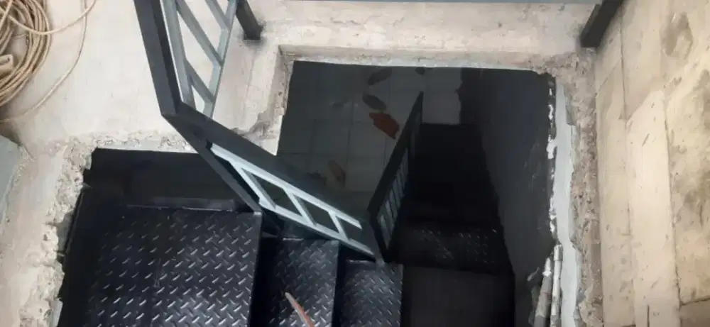 Tangga rumah dan railling tangga