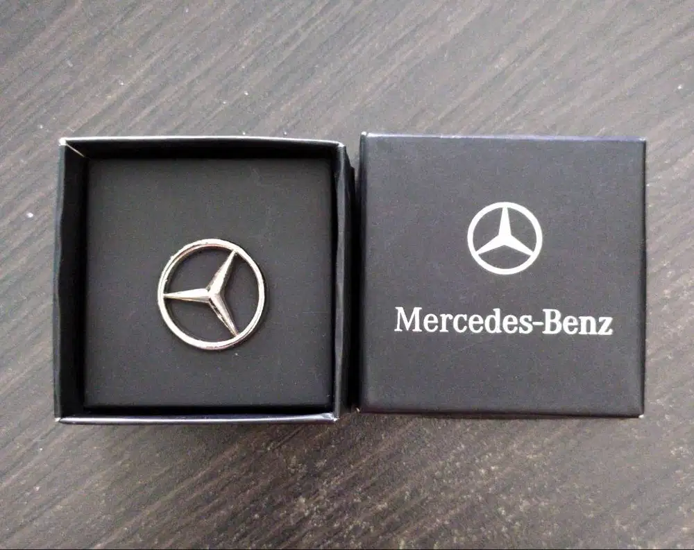 Pin Mercedes-Benz