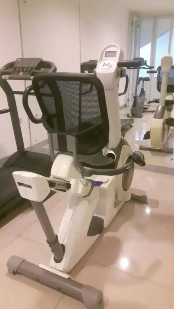 Recumbent bike Life fitness sport