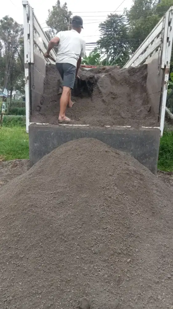 pasir pasang/COR, batu, bata dan split.