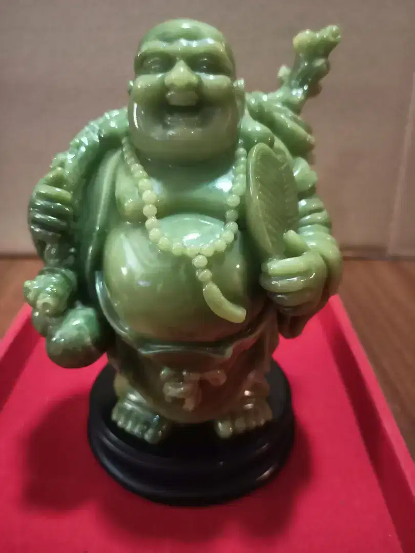 Patung Dewa ketawa Jade