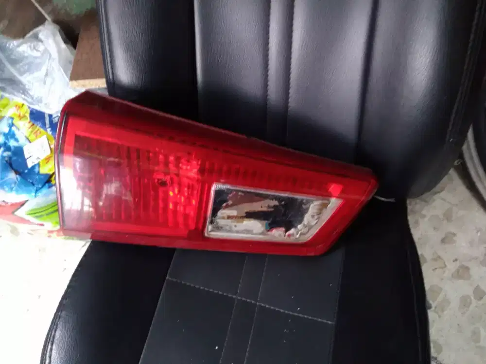 Lampu kota dan atret copotan Inova ribon blk kiri tdk ada yg pecah