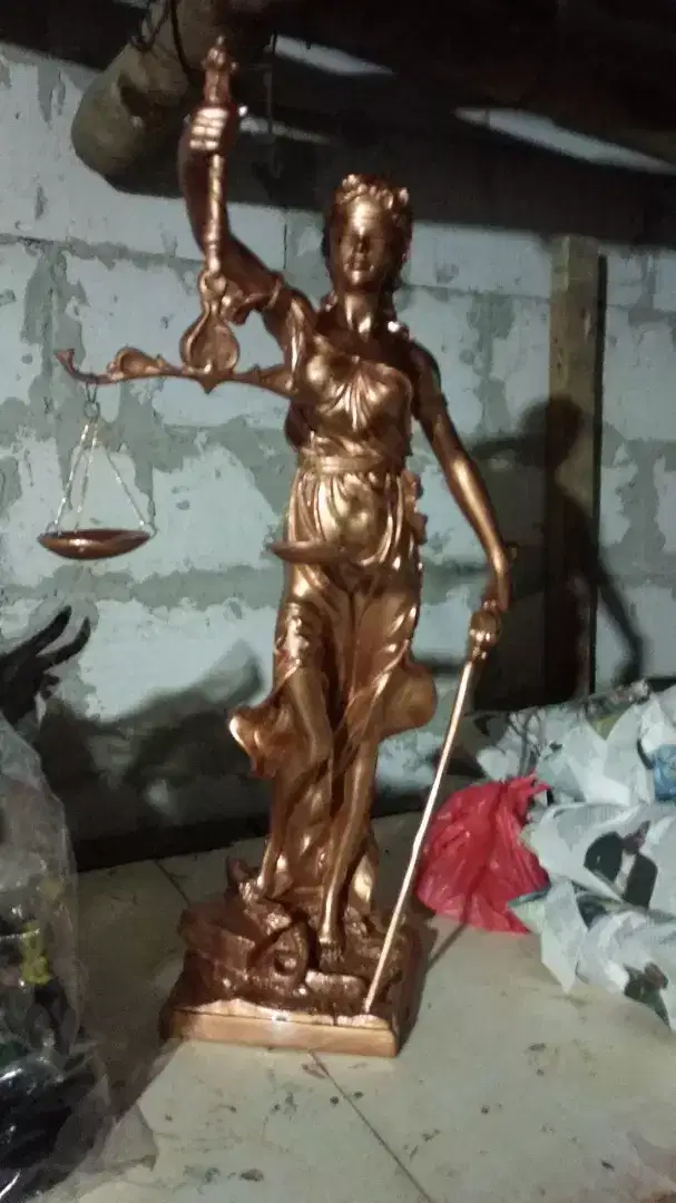 PATUNG DEWI KEADILAN UKURAN . 30 cm