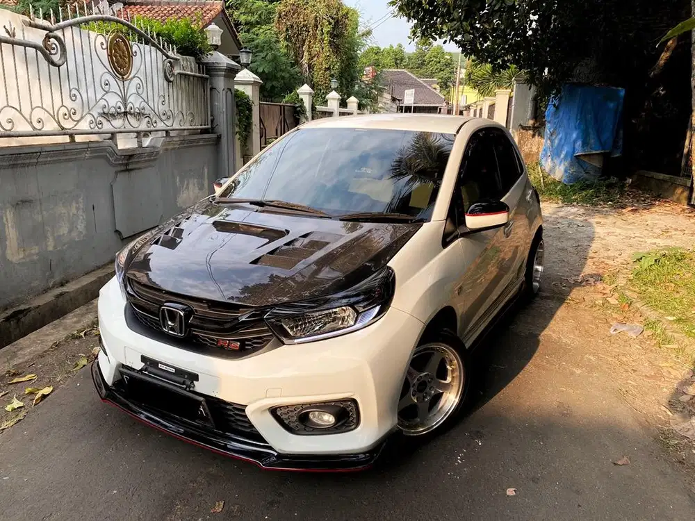 Dijual honda brio putih