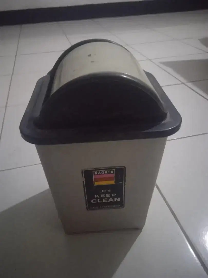 Kotak tempat merek nagata