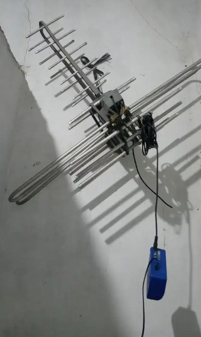 YG PHP MINGGIR, Antena out door dan adaptor