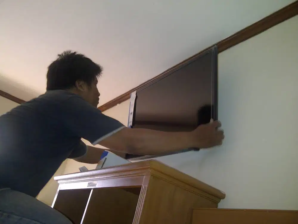 jasa pasang braket tv murah tanpa embel embel lokasi semanan jkt barat
