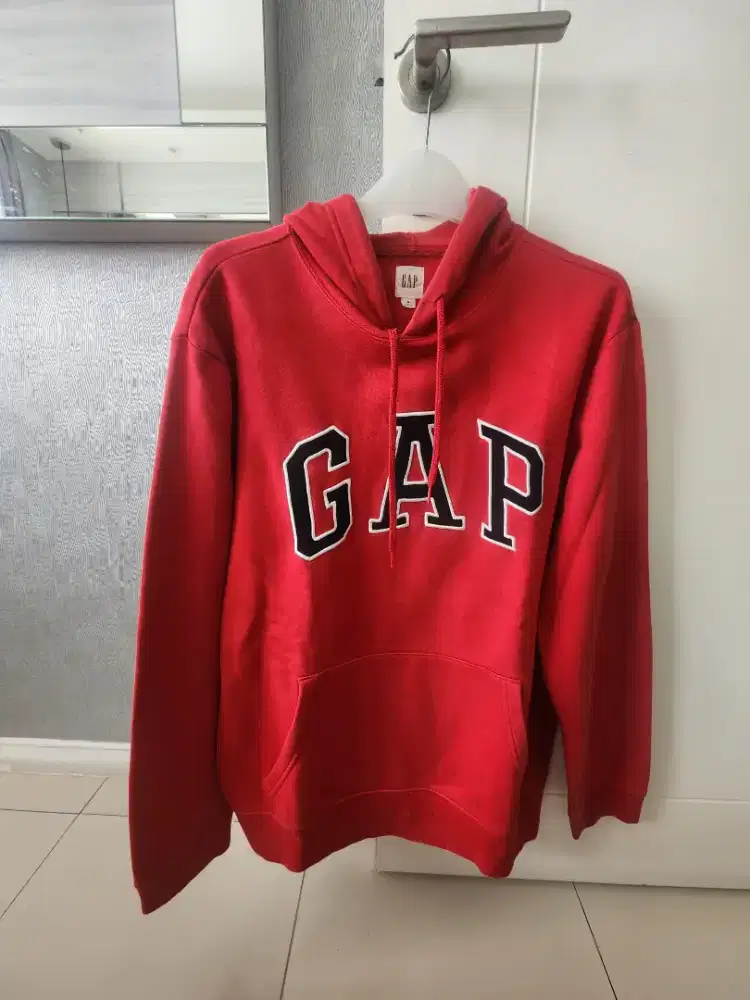 309. Hoodie GAP Merah
