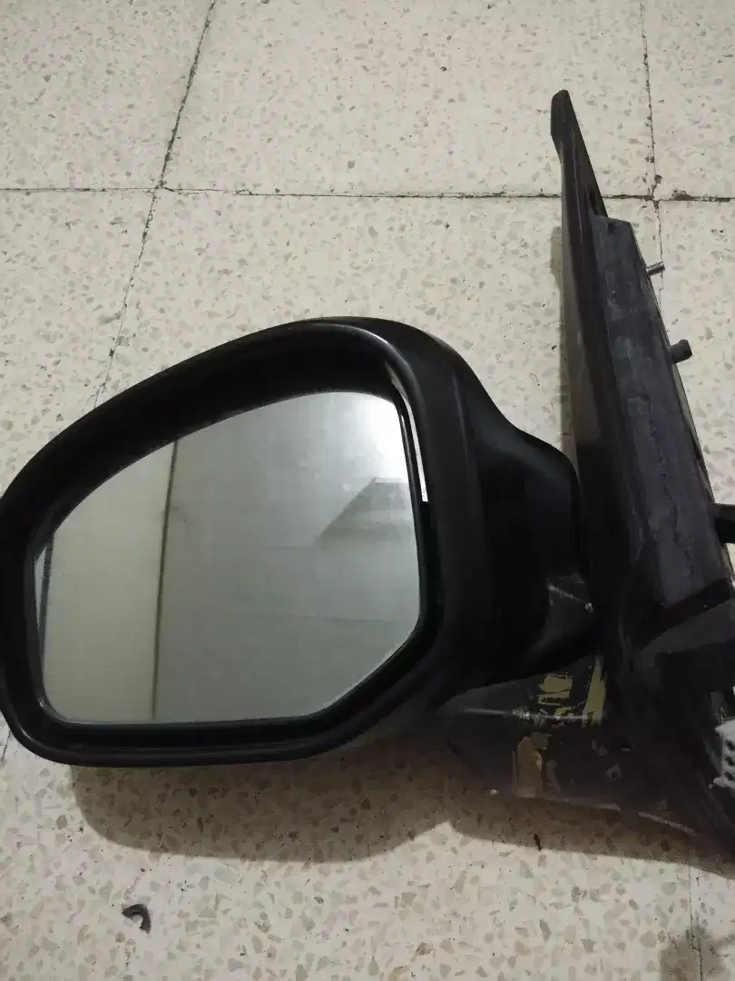 Spion sebelah kiri untuk mobil honda brio