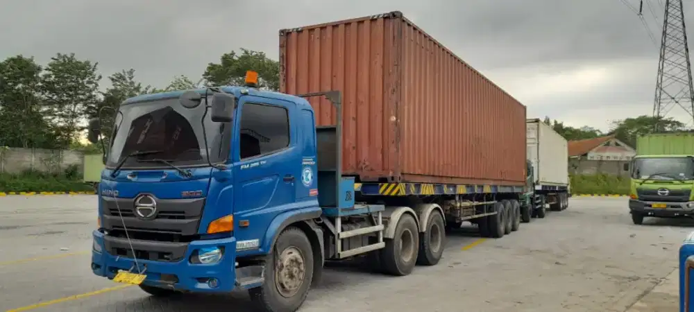 Sewa Trailer 12 meter bisa bak saja bisa pakai box container