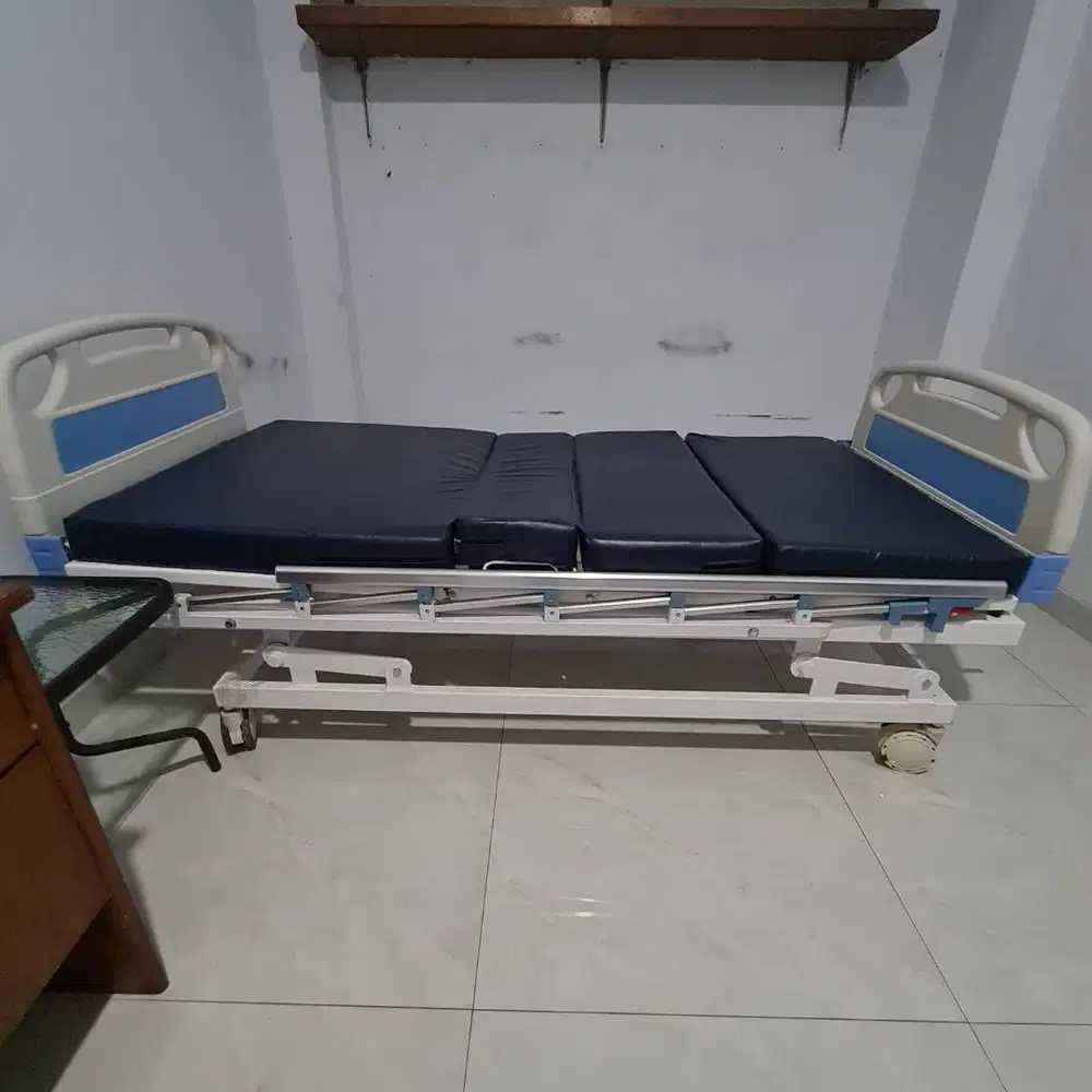 Bed Pasien 3 Crank SELLACO Ranjang Tempat Tidur Rumah Sakit Engkol