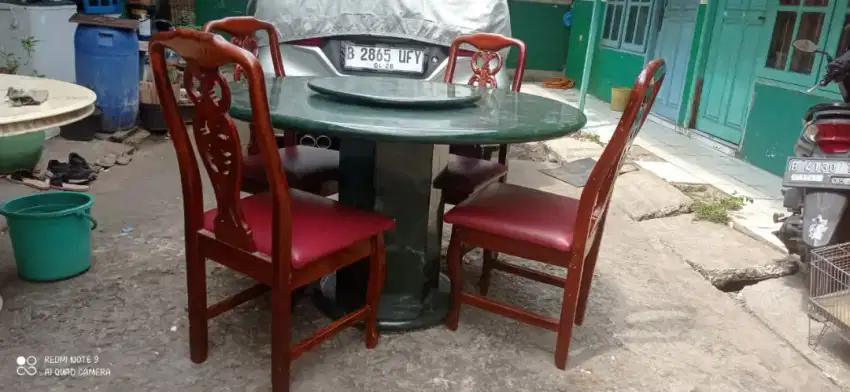 Dijual 1 set meja makan plus kursi 4 pcs