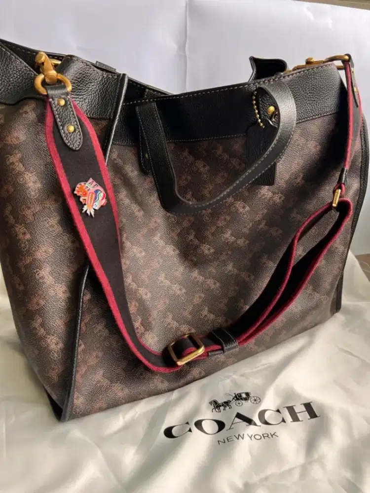 Tote Bag 40 Signature Leather bisa unisex