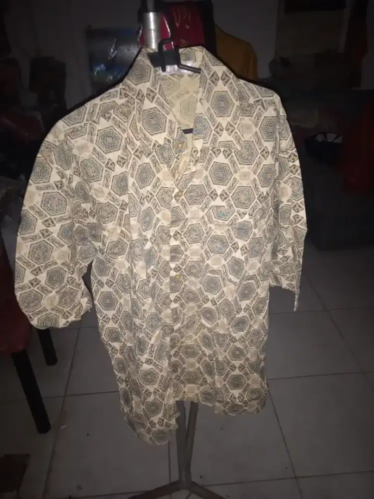 Kemeja buat cowok motif batik