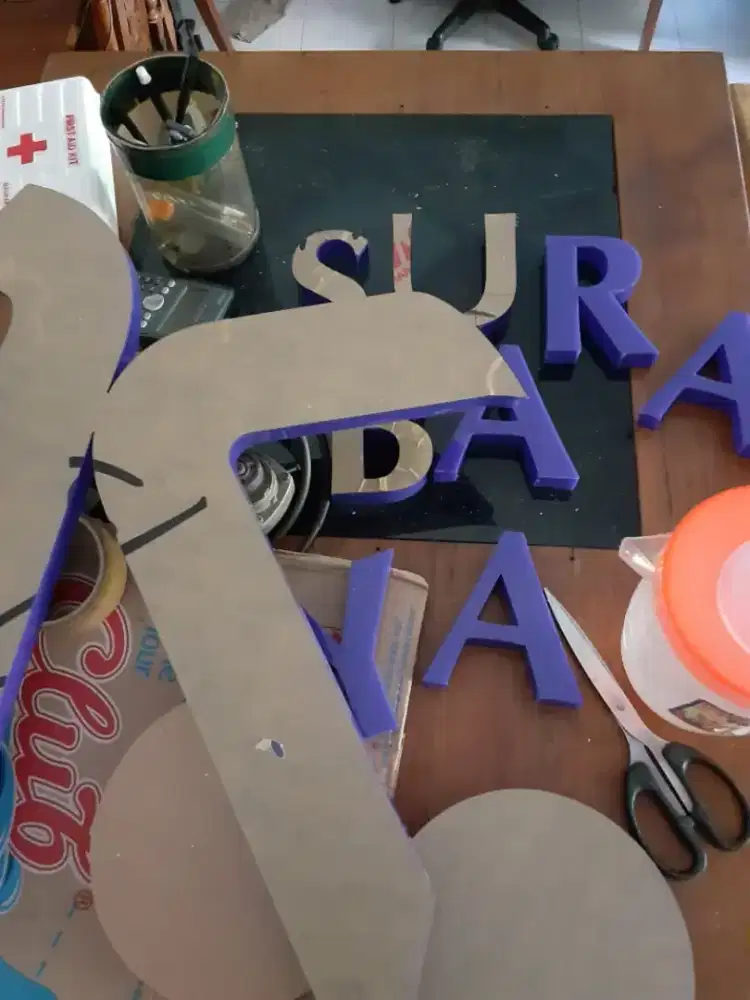 spesialis huruf timbul reklame