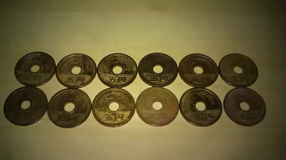 Jual borongan 13 keping koin lubang tengah mata uang Yen, Jepang