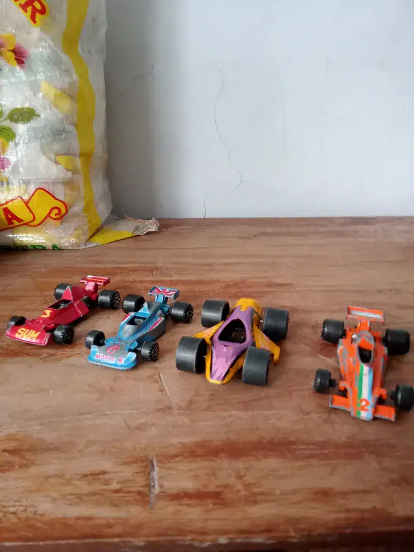 Mainan Mobil Formula One (F1) 4 Pcs second