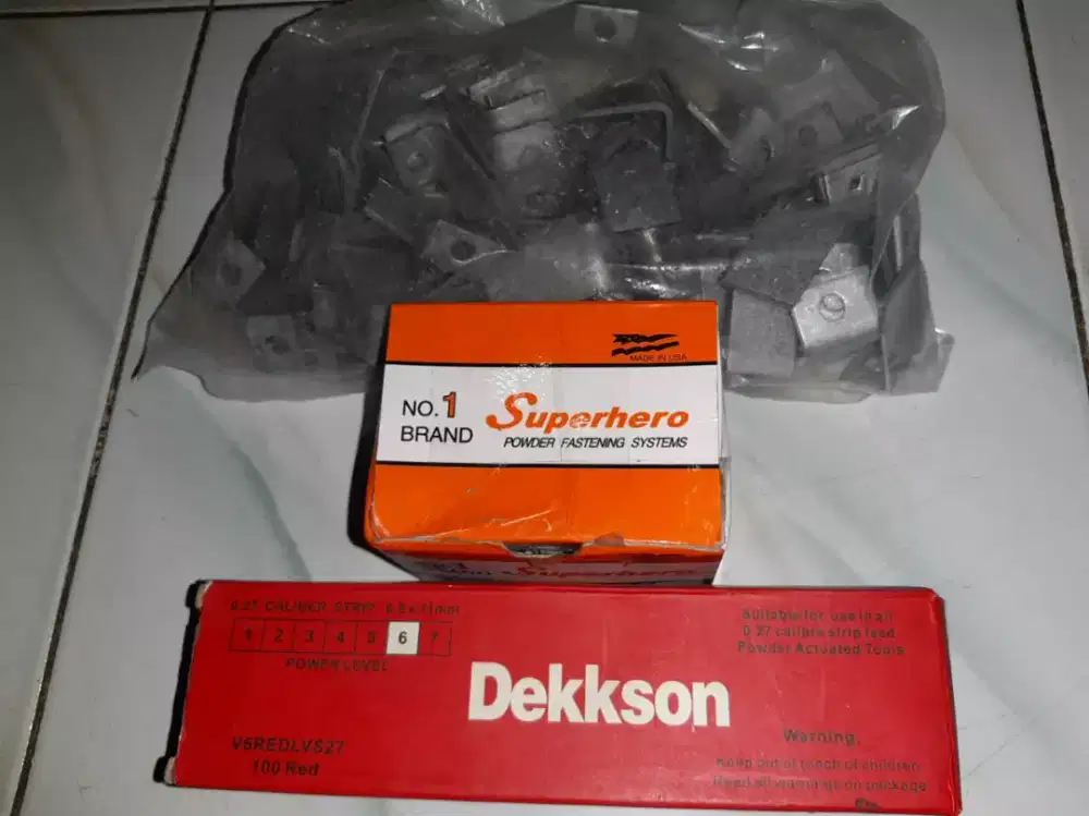 Paku ramset dan mesiu tipe hilti plus pelat siku per 3macam barang ori