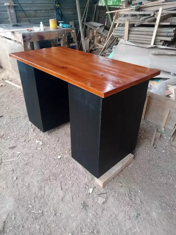 Meja komputer + laci