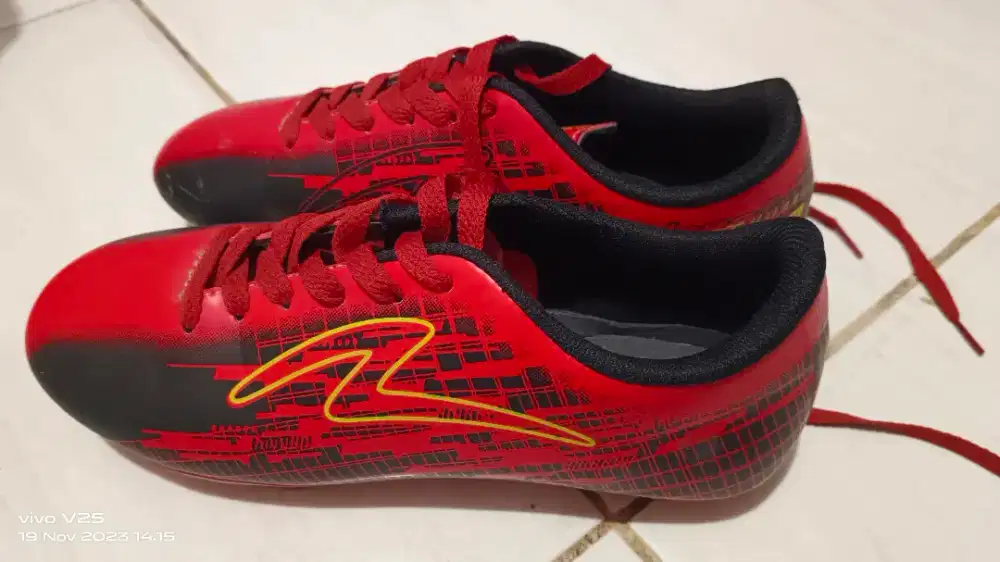 Sepatu sepakbola anak