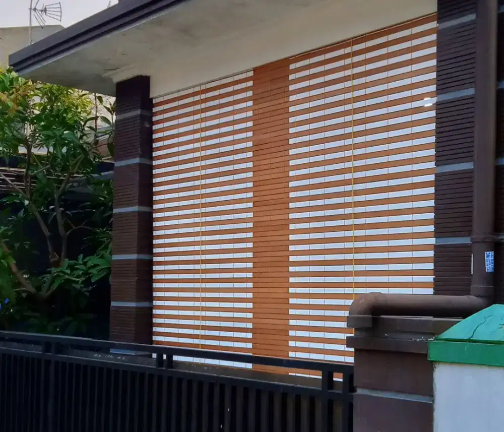 Tirai tempias hujan, panas dan debu D01