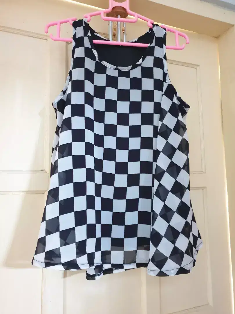 1 Set atasan U Can See hitam-putih kotak & legging kulit