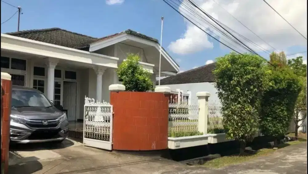 Rumah diKomplek Kedamaian Jln. Abdul Rozak Lt : 300/m2 Harga : 2,5 M