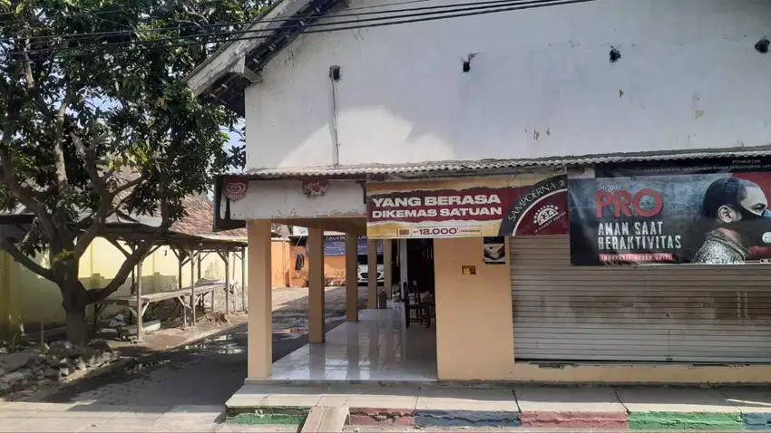 DISEWAKAN MURAH RUMAH DAN TEMPAT USAHA DI JALAN UTAMA