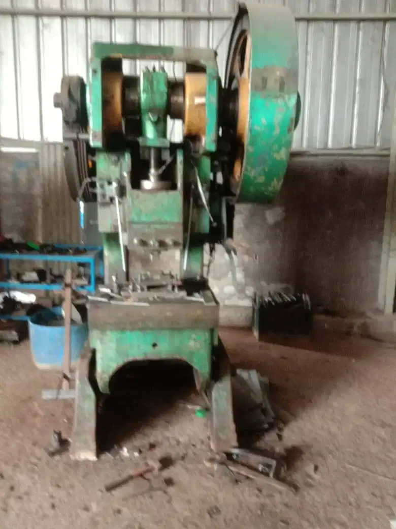 Dijual Mesin 30 ton press break dan  40 ton klontang