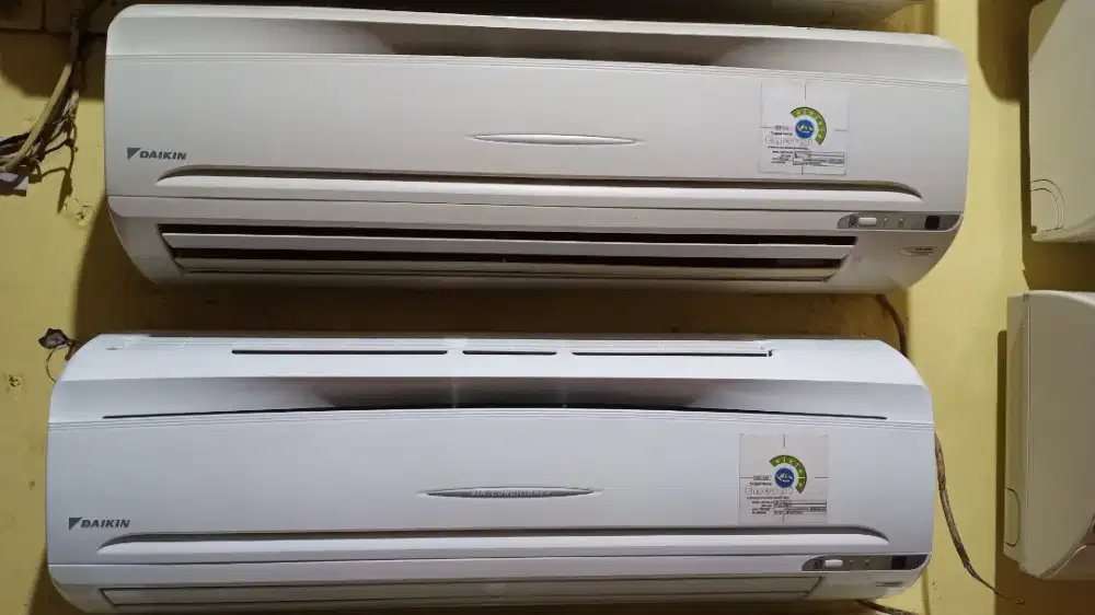 ac split bekas daikin 3/4pk r410 dan 1 pk r32 thailand