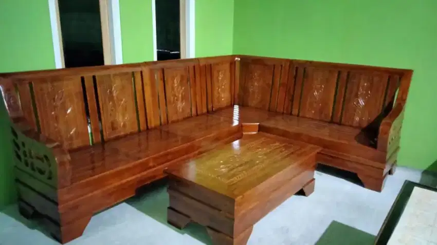 Kursi L box kayu