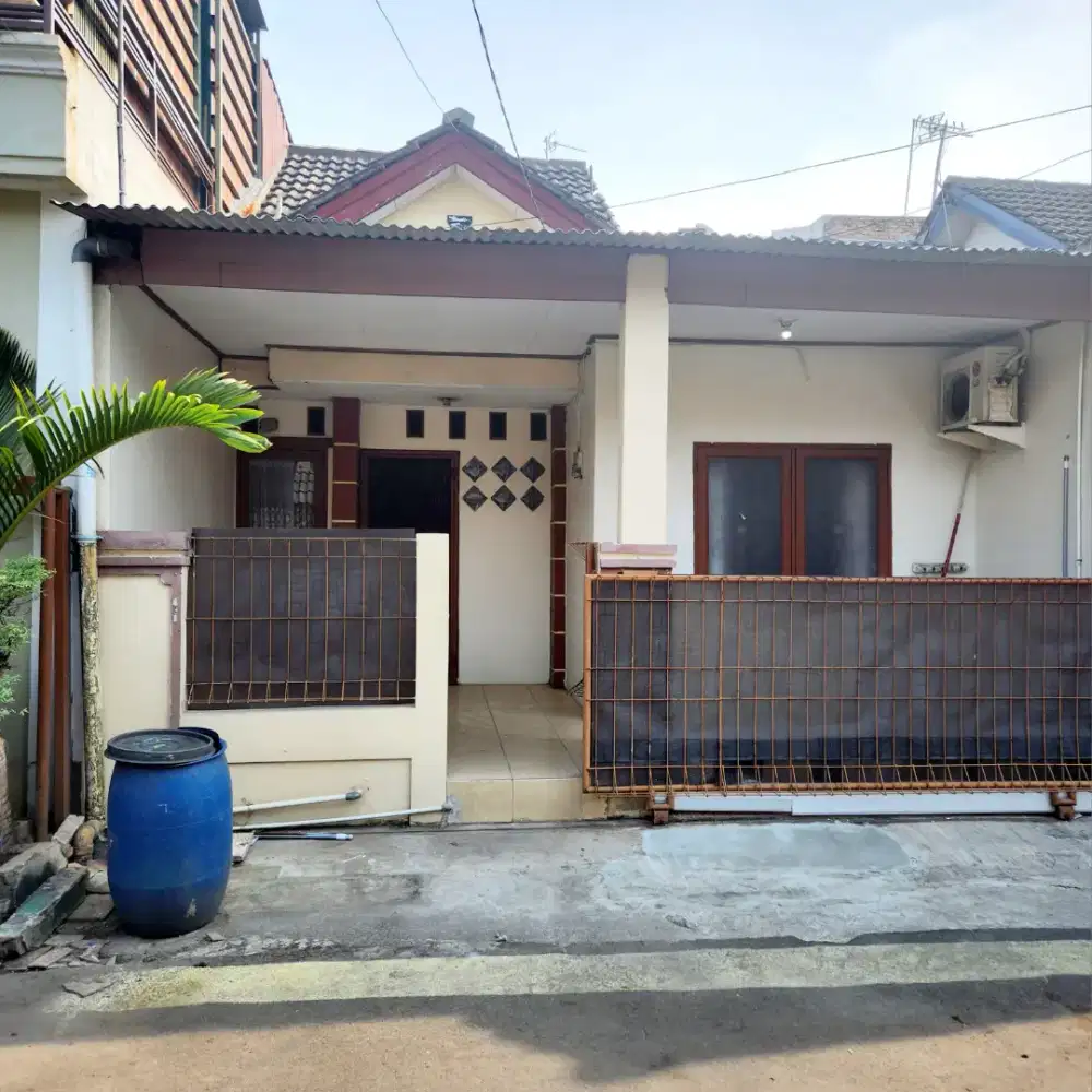 Dijual rumah di Taman Aster