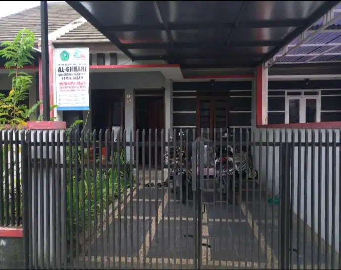 di jual rumah terawat di cisaranten arcamanik harga 600jtan