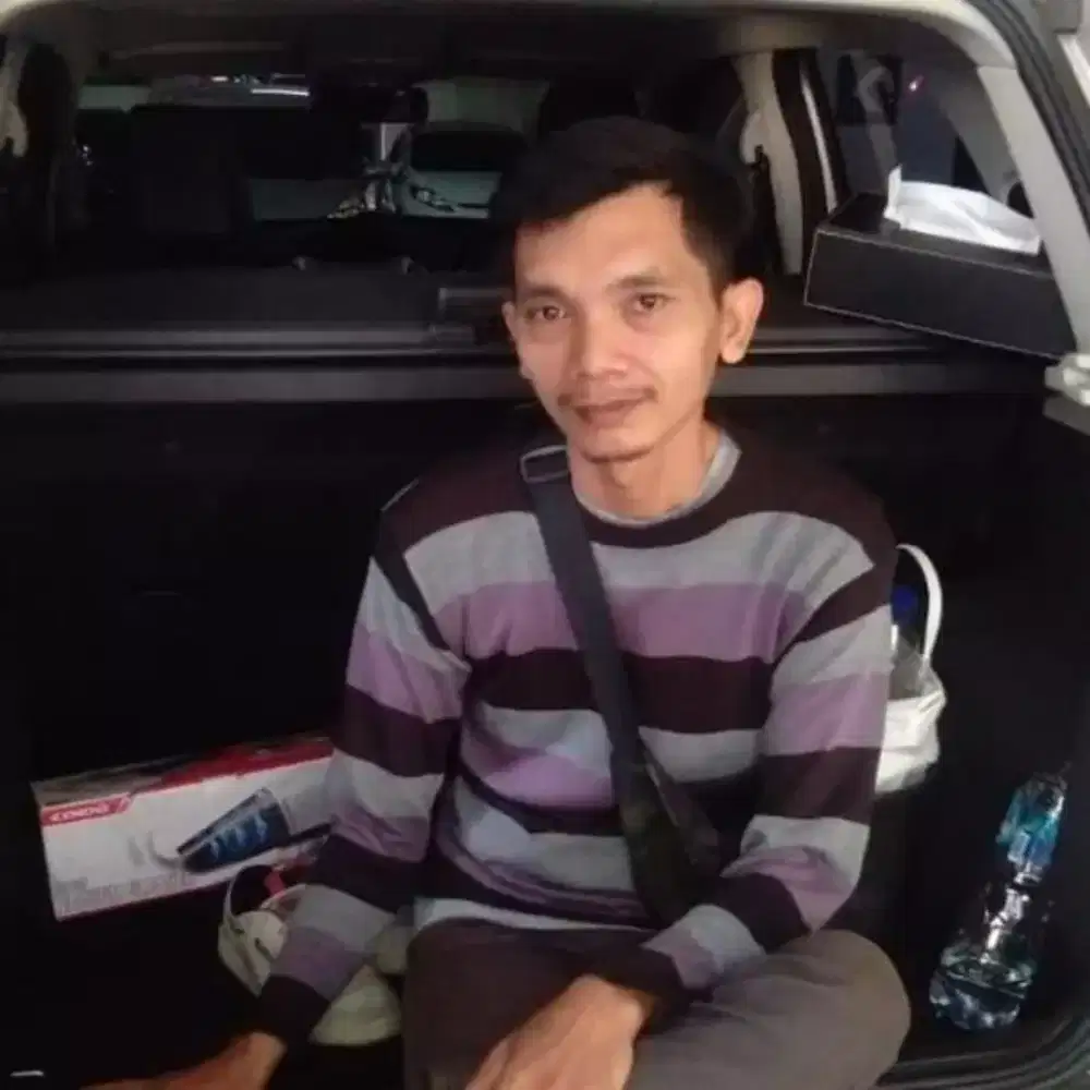 Saya membutuhkan pekerjaan sebagai supir pribadi