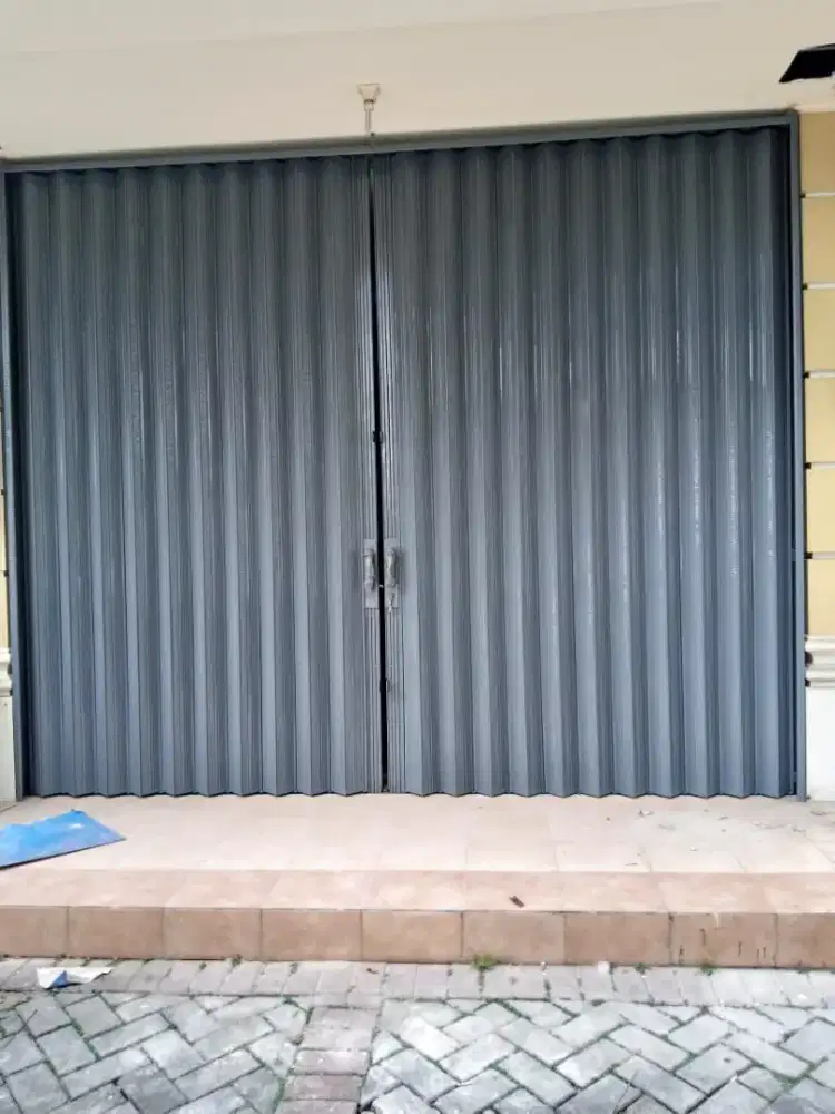 folding gate rolling door