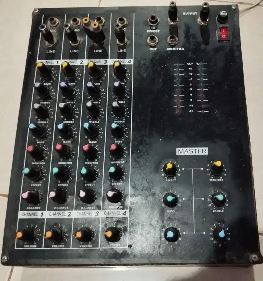 Mixer Audio 4 Channel Merk Yamaha