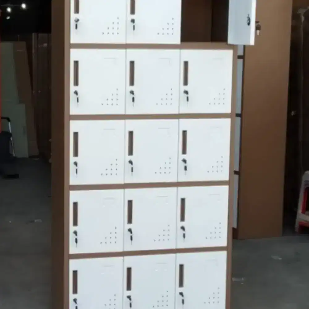 Lemari arsip besi 3 pintu